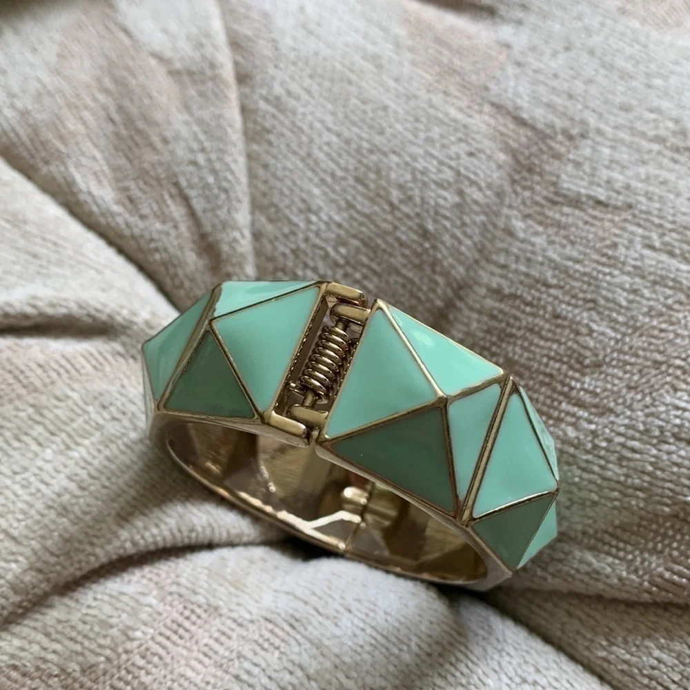 Vintage side hinged bangle